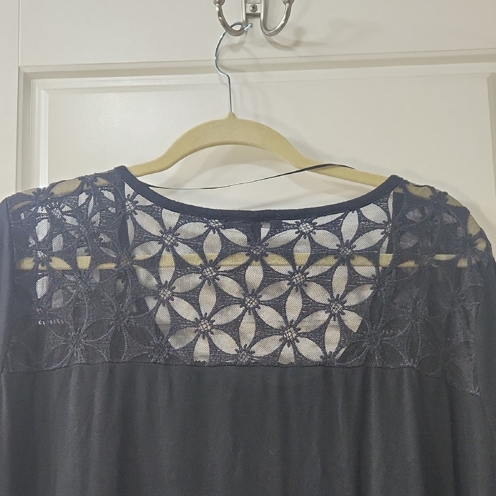 Cable & Gauge Black Lace Accent Blouse - 3X - Picture 6 of 8